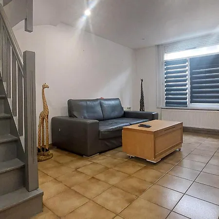 Jolie Maison Avec Cour *