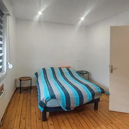 Jolie Maison Avec Cour