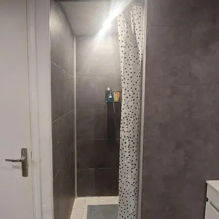 Jolie Maison Avec Cour